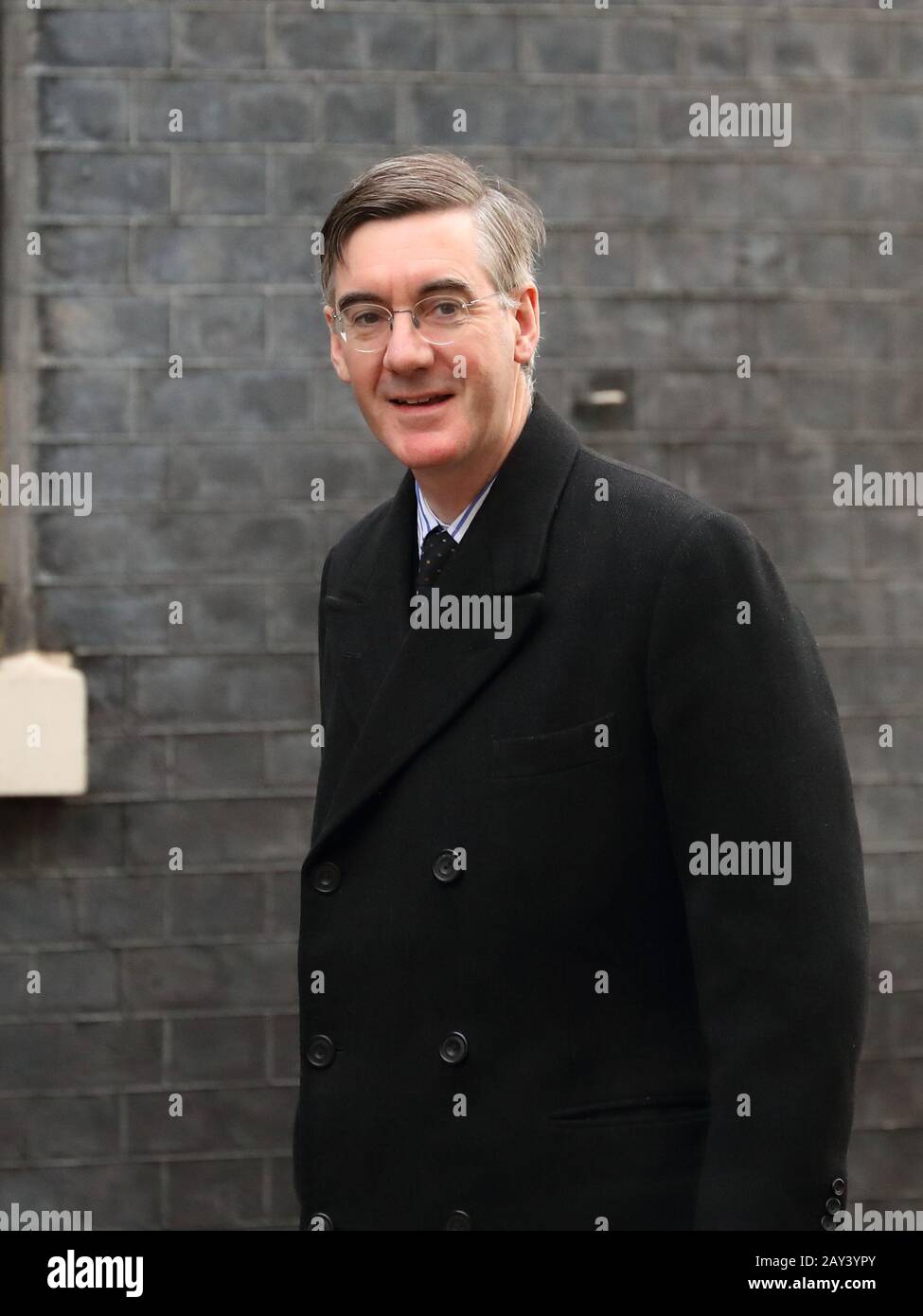 Londra, Regno Unito. 14 Feb 2020. Capo della Camera dei Comuni Jacob Rees-Mogg in arrivo per la riunione straordinaria del gabinetto a seguito di un rimpasto del gabinetto. Credit: Uwe Deffner/Alamy Live News Foto Stock