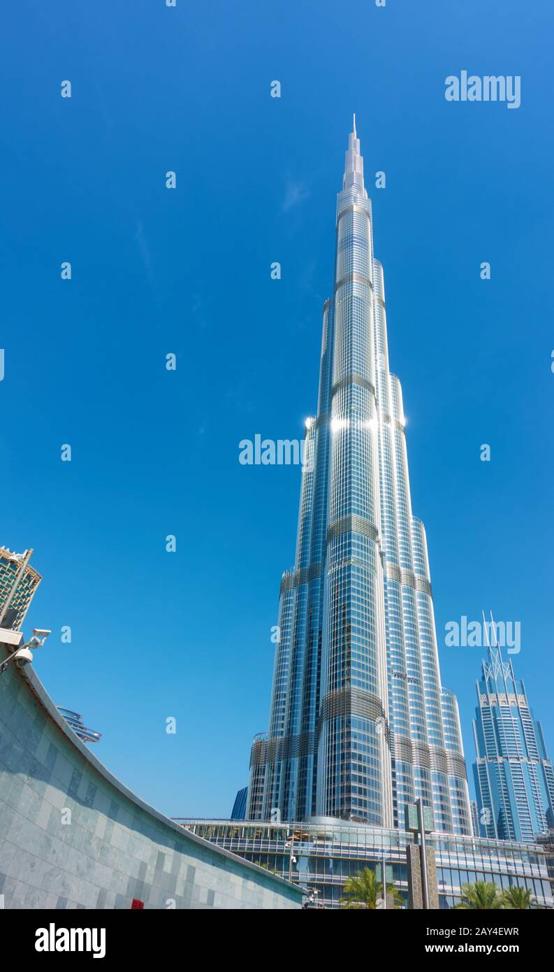 Dubai, Emirati Arabi Uniti - 01 febbraio: Edificio Burj Khalifa a Dubai. Il Burj Khalifa è la torre più alta del mondo (828 m) Foto Stock