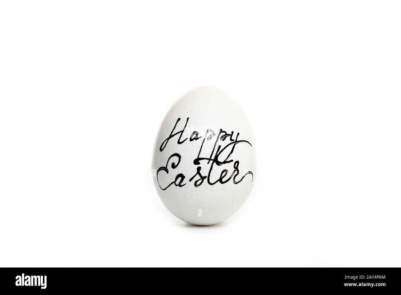 Uova di Pasqua su sfondo bianco, luogo per il testo, isolamento, uno Foto Stock