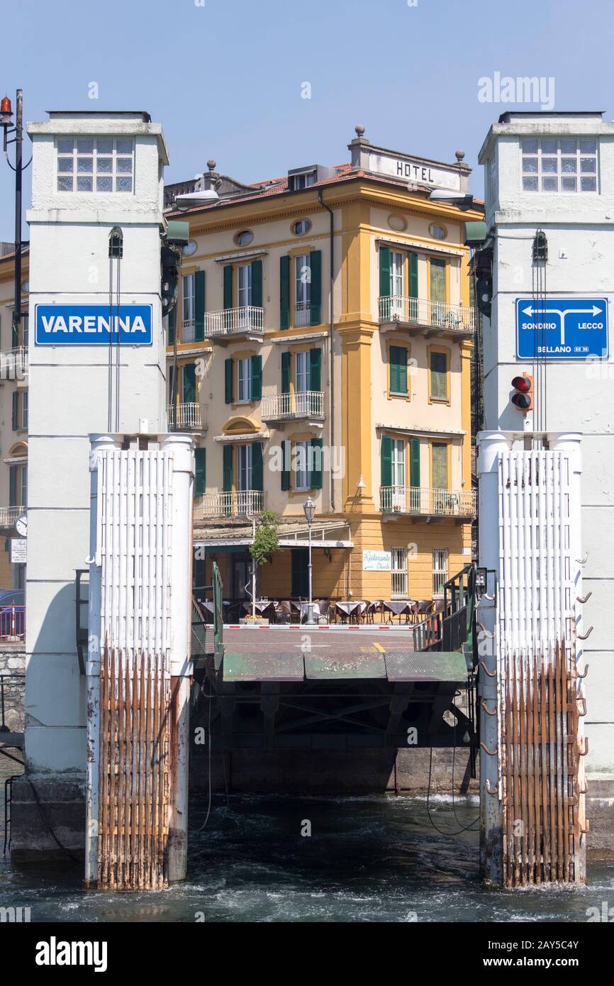 Molo D'Imbarco Per Bellagio, Varenna, Lago Di Como, Lombardia, Italia, Europa Foto Stock