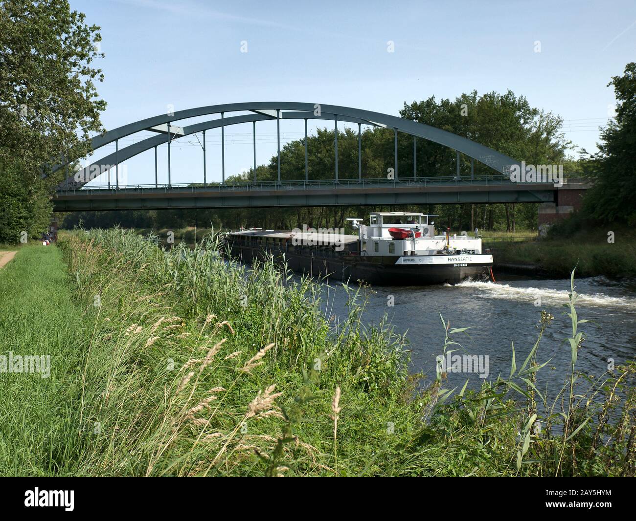 Chiatta "anseatica" sul fiume Elba-Lübeck-Kanal in navigazione verso Lübeck. Foto Stock