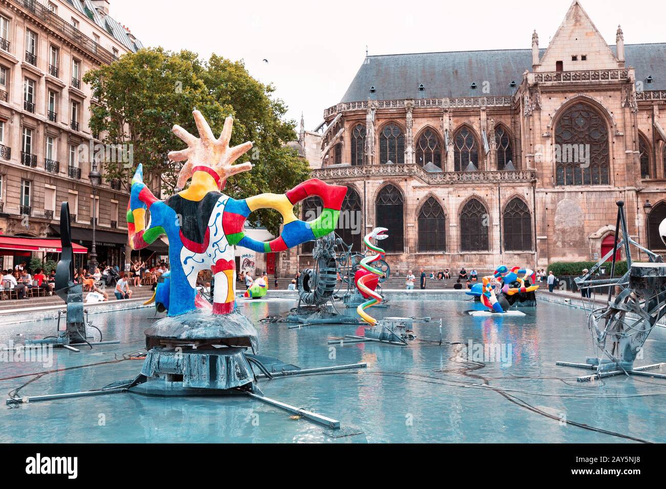 26 luglio 2019, Parigi, Francia: Sculture d'arte moderna nella fontana Stravinsky vicino al Centro Pompidou Foto Stock