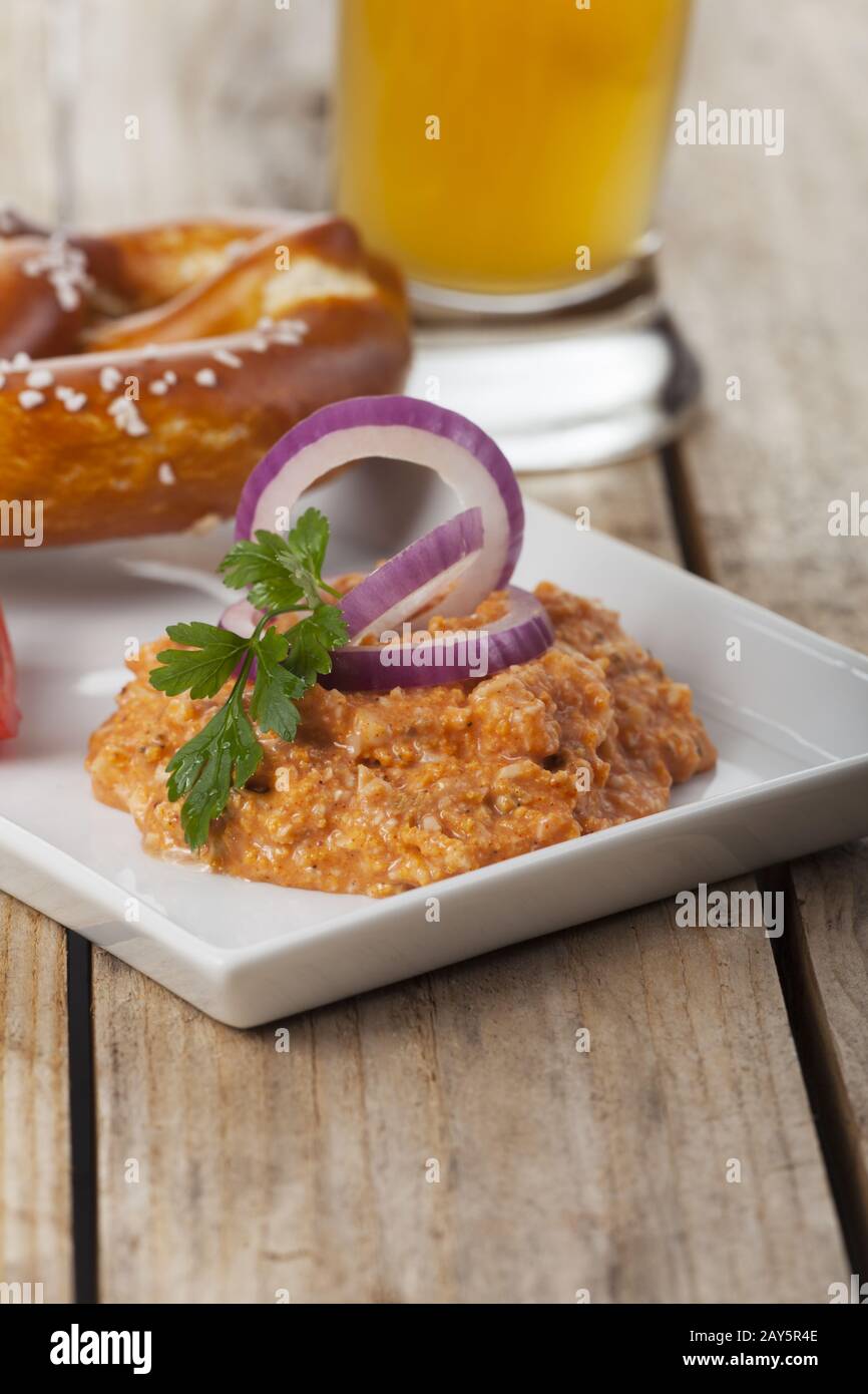 Formaggio spalmato bavarese con pretzel Foto Stock