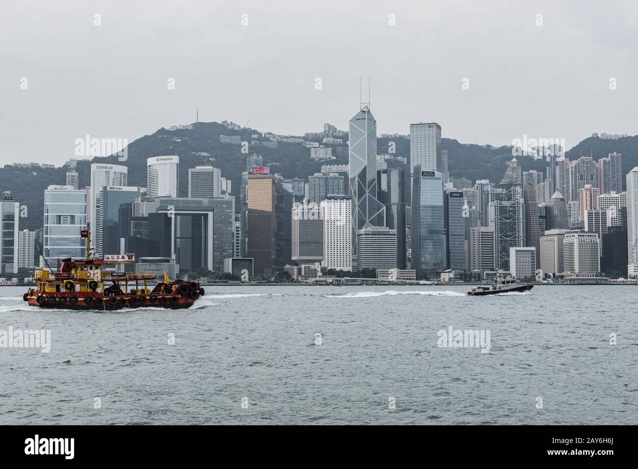 Smog a Hong Kong e nel porto di Victoria vista di Kowloon Foto Stock