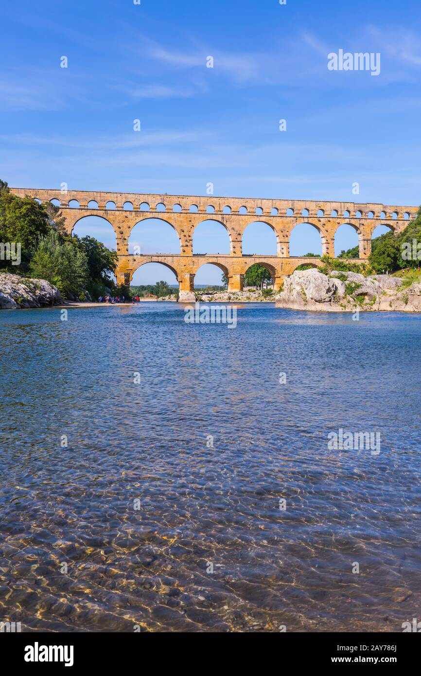 Pont du Gard fu costruito in epoca romana sul fiume Gardon Foto Stock