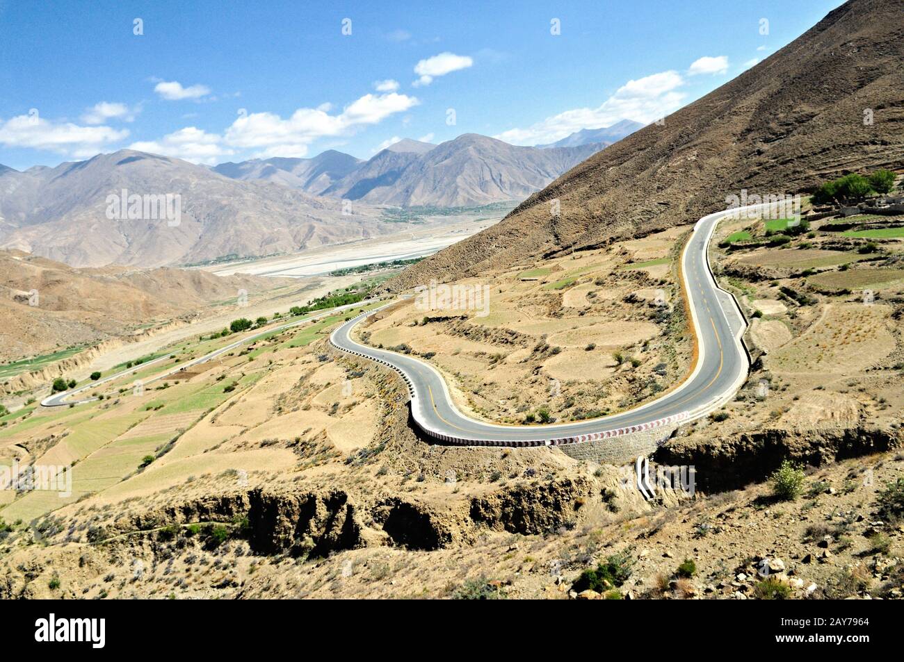 Dalla Valle del Fiume Yarlung Zangbo al Passo di Kampa la in Tibet Cina Foto Stock