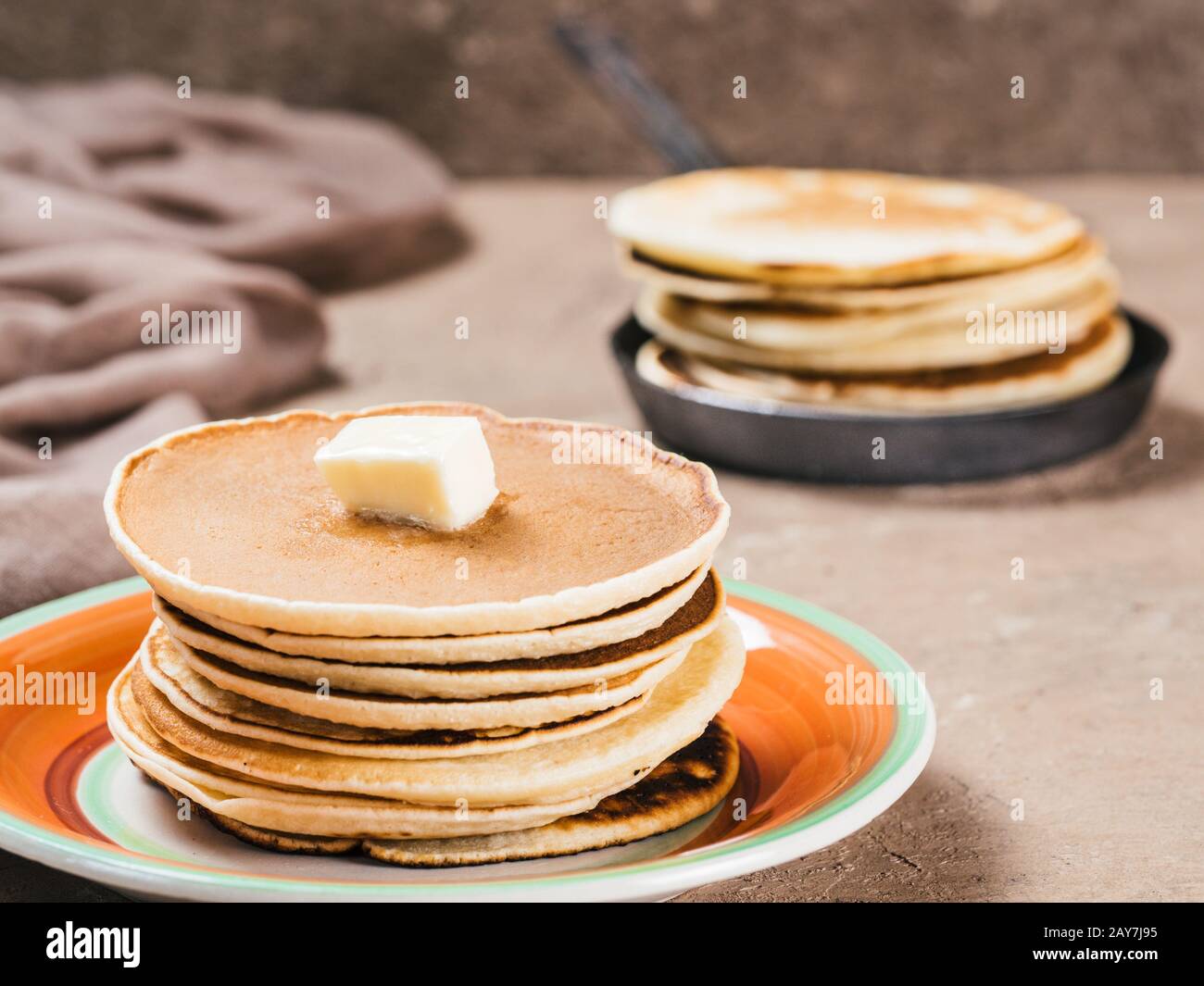 Pila di frittelle fatte in casa Foto Stock