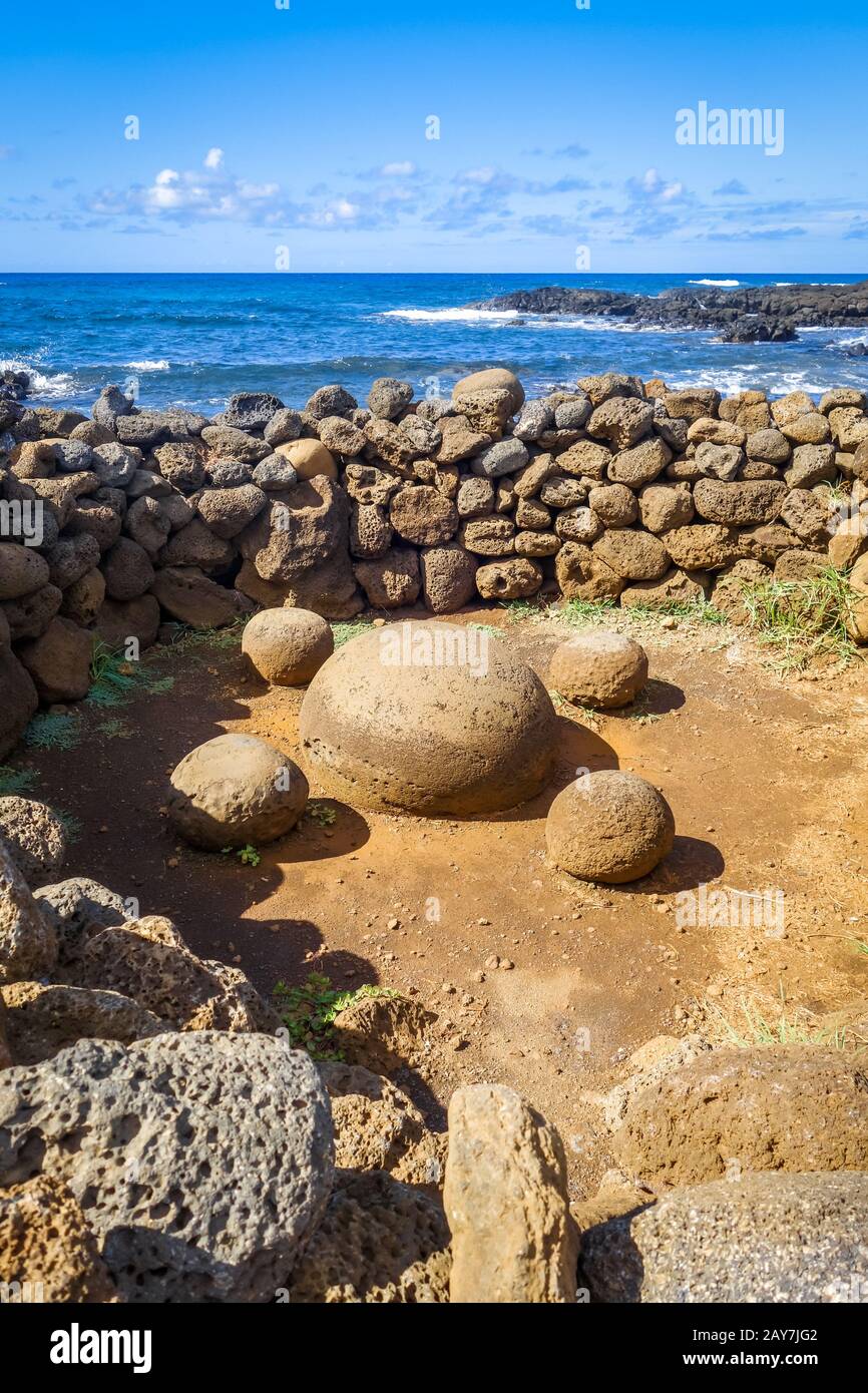 Pietre magnetico, ahu Te Pito Kura, isola di pasqua Foto Stock