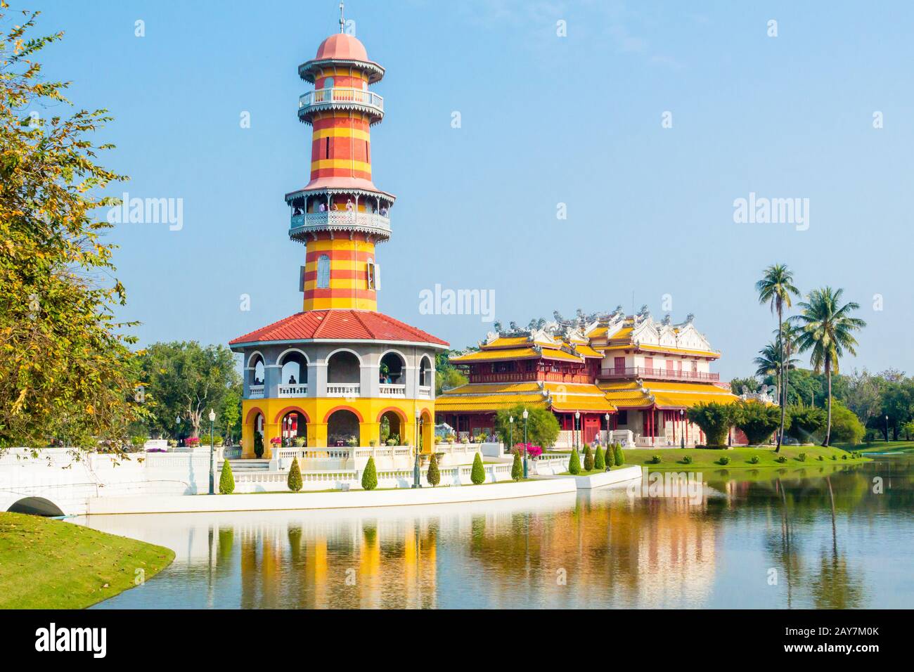 Gazebo torre e palazzo cinese a Bang Pa nel Parco Ayutthaya Foto Stock