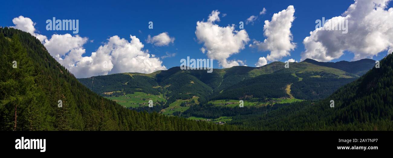 Vista panoramica sulle Alpi Carniche, Alto Adige. Foto Stock