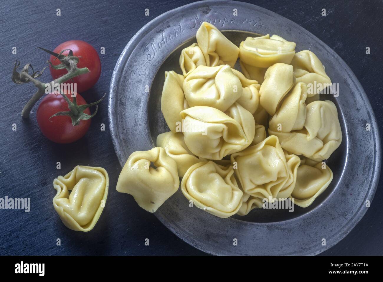 Cucina italiana: Tortellini freschi, pasta ad anello Foto stock - Alamy