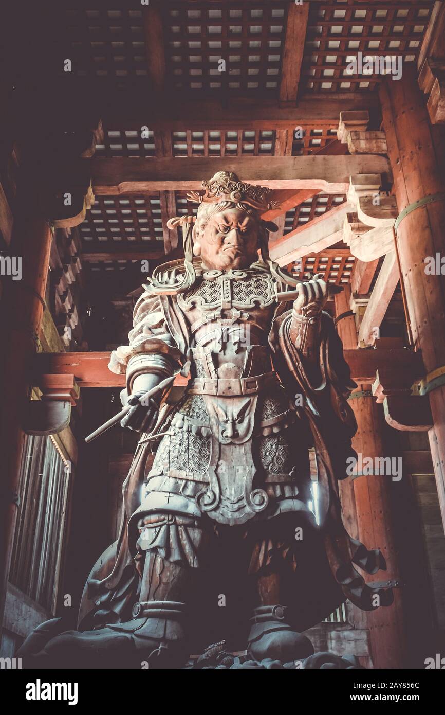 Statua di Komokuten nel tempio di Daibutsu-den Todai-ji, Nara, Giappone Foto Stock