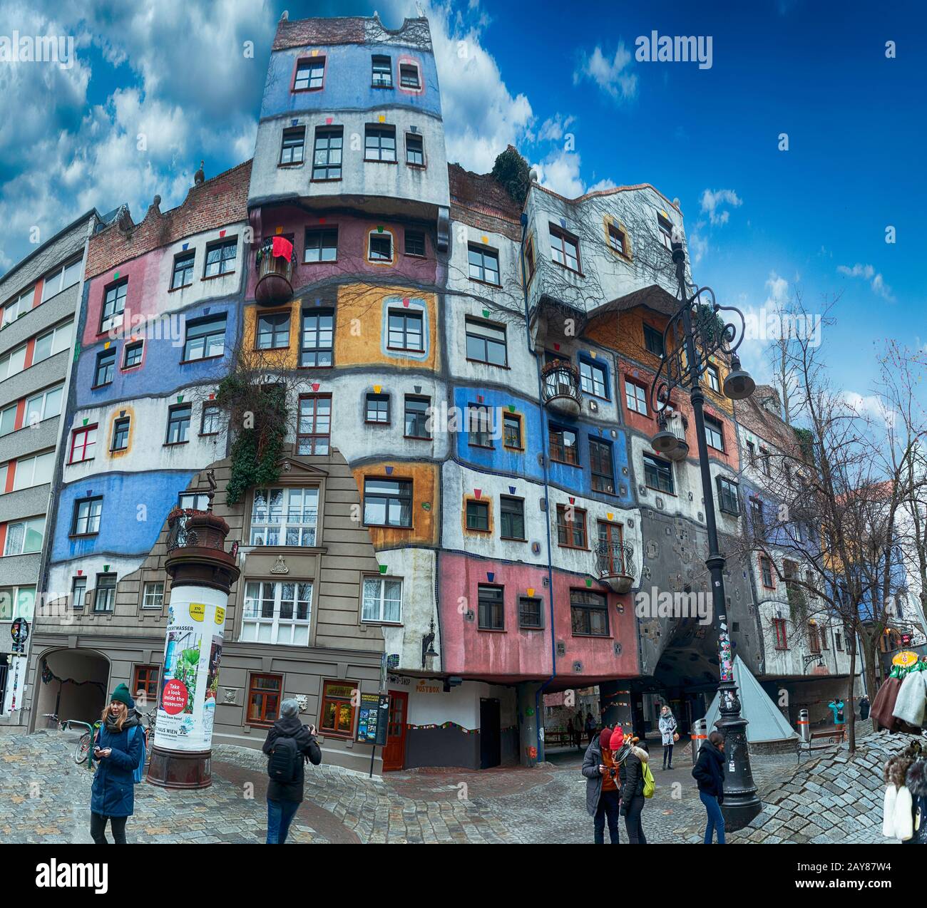 Hundertwasser House (Hundertwasserhaus) è un appartamento costruito su idea e concetto dell'artista austriaco Friedensreich Hundertwasser Foto Stock