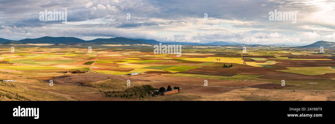 Terreno agricolo e paesaggio rurale in Spagna, panorama. Foto Stock