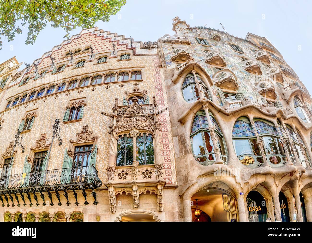 10 LUGLIO 2018, BARCELLONA, SPAGNA: Edificio di architettura moderna a Barcellona Foto Stock