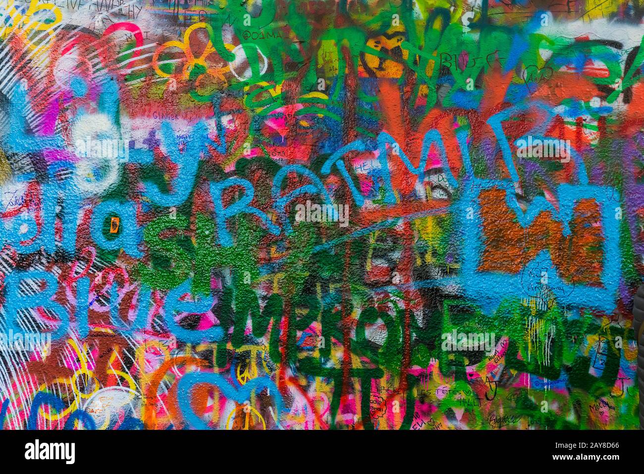 Praga, Repubblica Ceca - 02 novembre 2017: Graffiti famoso sulla parete di John Lennon Foto Stock