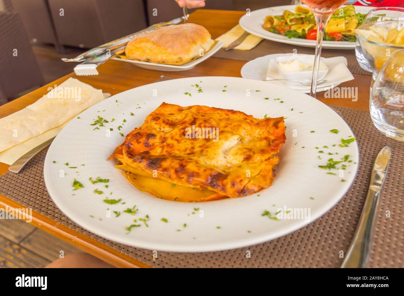 Piatto di lasagne alla bolognese Foto Stock