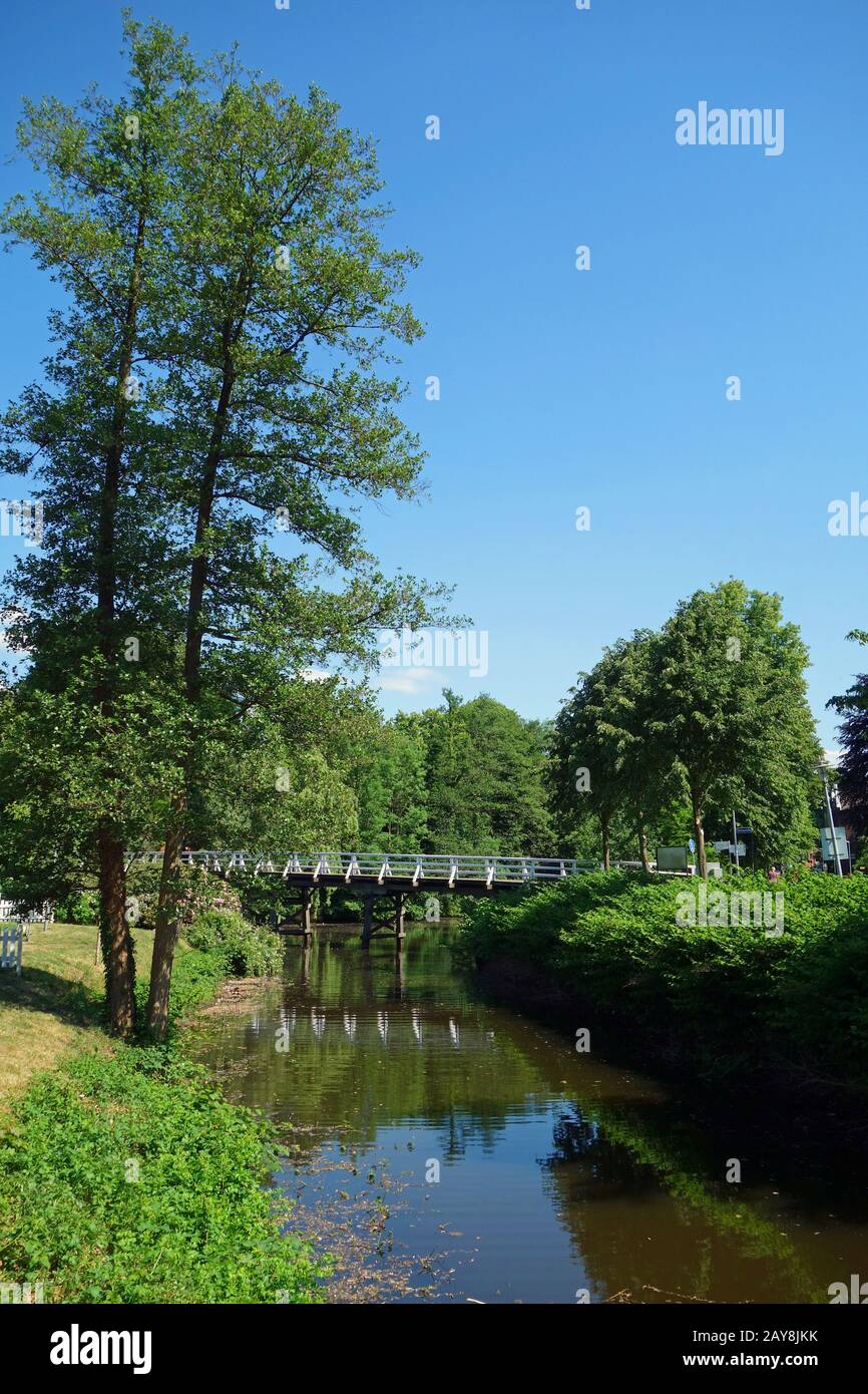 Ponte in legno per il museo all'aperto sull'isola di Stade Foto Stock