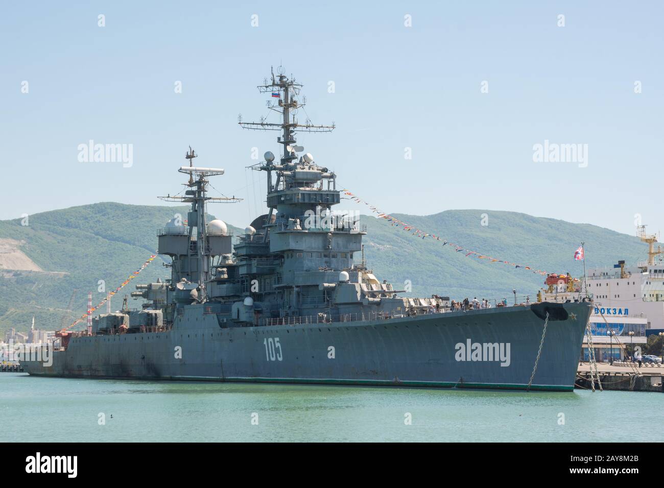 Novorossiysk, Russia - 3 maggio 2018: Cruiser Mikhail Kutuzòv nel porto di Novorossiysk Foto Stock