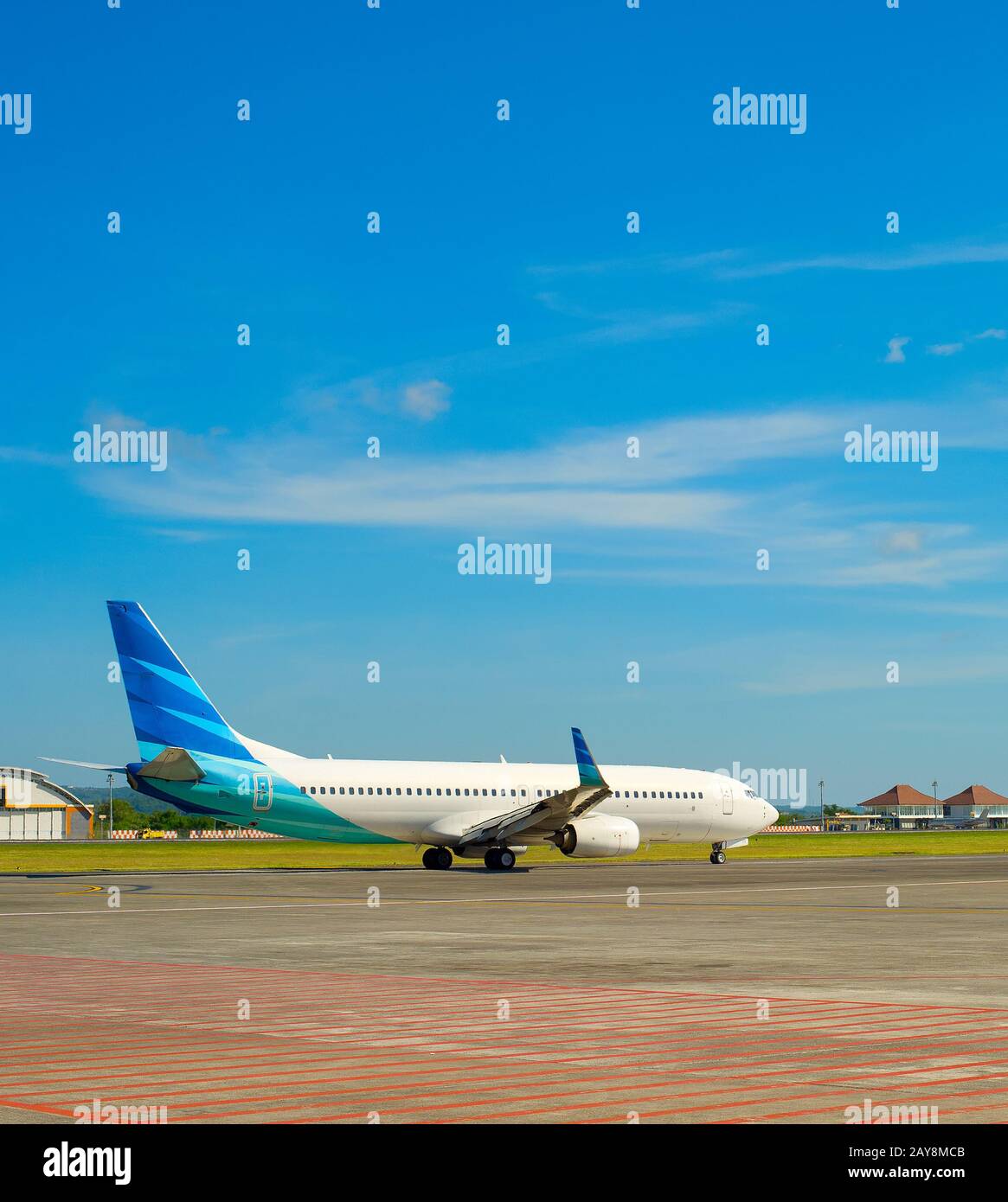 Decollo in aereo dalla pista dell'aeroporto di Bali Foto Stock