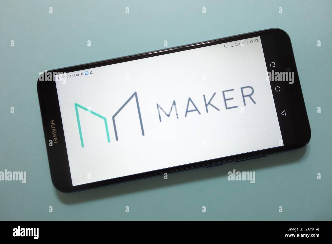 Logo di criptovaluta Maker (MKR) visualizzato sullo smartphone Foto Stock