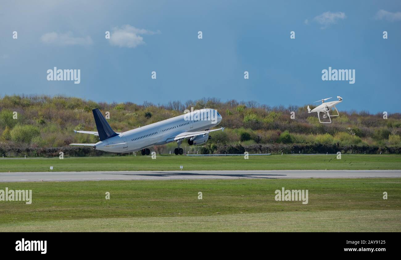 Drone No Fly zone di uno spazio aereo all'aeroporto Foto Stock Drone No Fly zone di uno spazio aereo all'aeroporto Foto Stock
