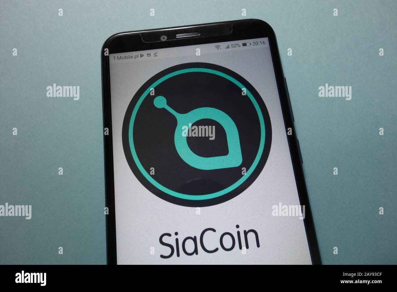 Il logo di criptovaluta Siacoin (SC) è visualizzato sullo smartphone Foto Stock