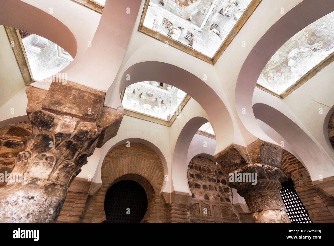 Toledo, Spagna - 16 dicembre 2018: Interno della moschea di Cristo de la Luz, Toledo, Castilla la Mancha, in Spagna. Foto Stock