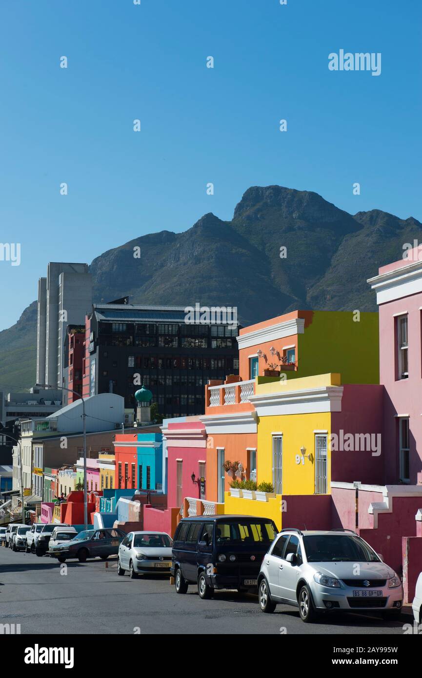 Case dai colori vivaci nel quartiere Bo-Kaap (Capo superiore) di Città del Capo, Sud Africa precedentemente conosciuto come quartiere Malay. Foto Stock