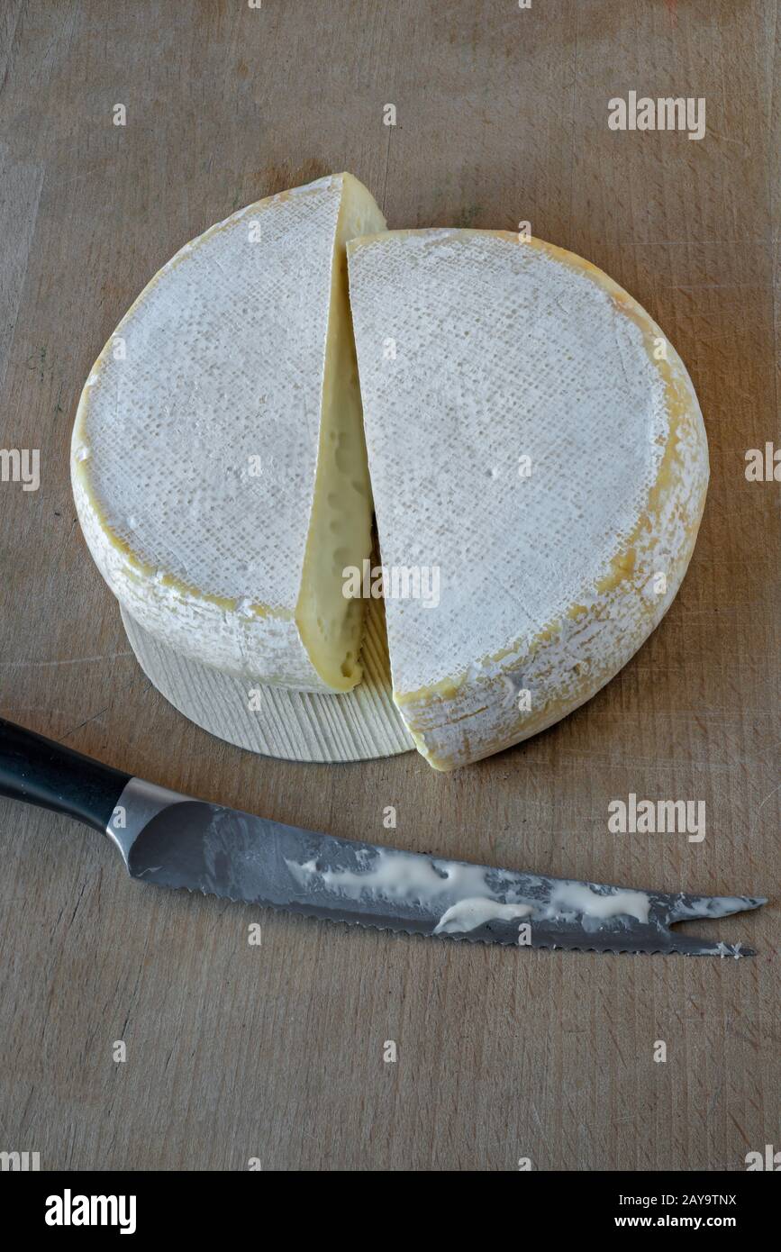 Reblochon, formaggio di latte crudo di mucca di Savoia Foto Stock