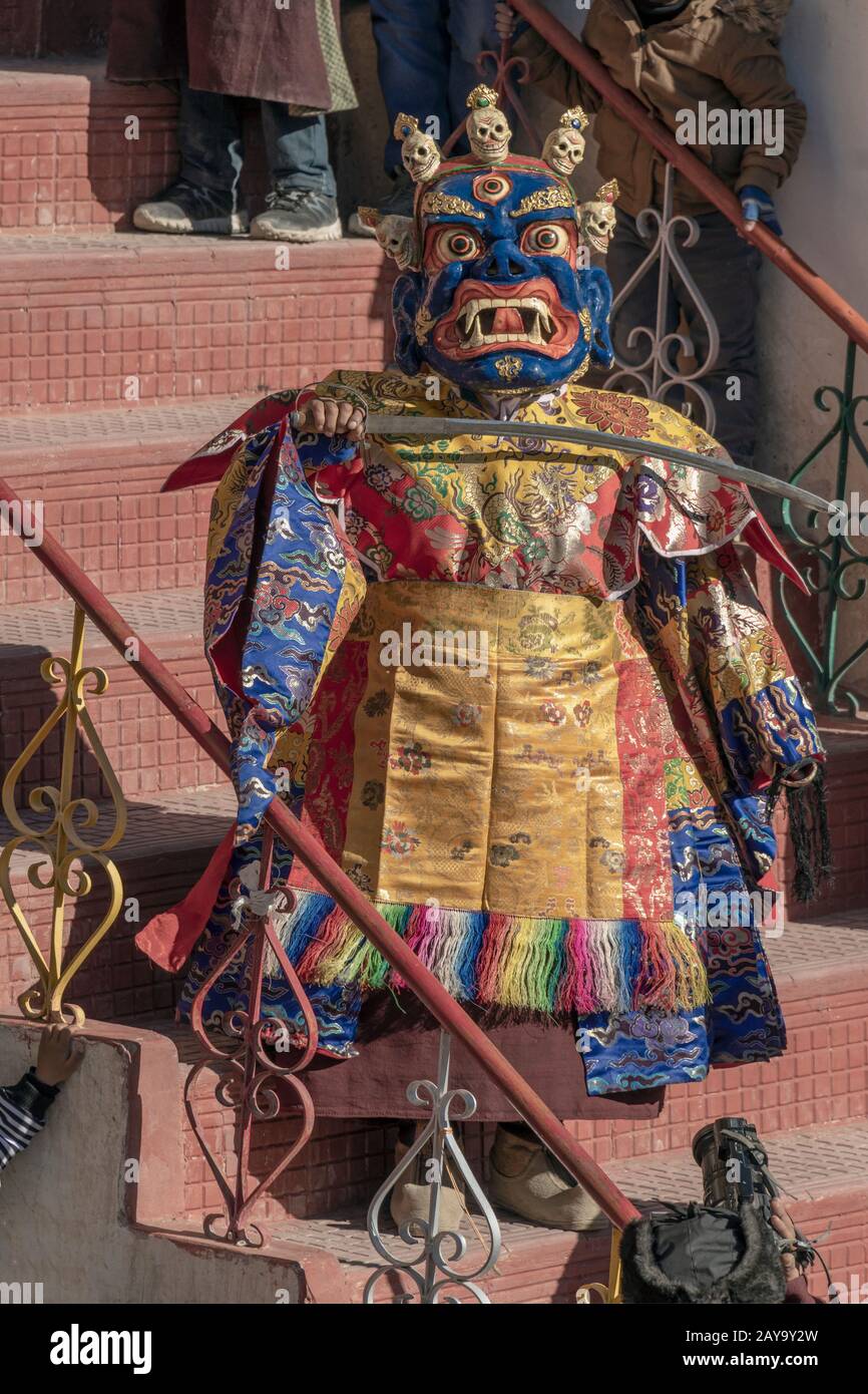 Cham danza malvagia personaggio, Gustor festival, Spituk Gompa, Leh, Ladakh Foto Stock