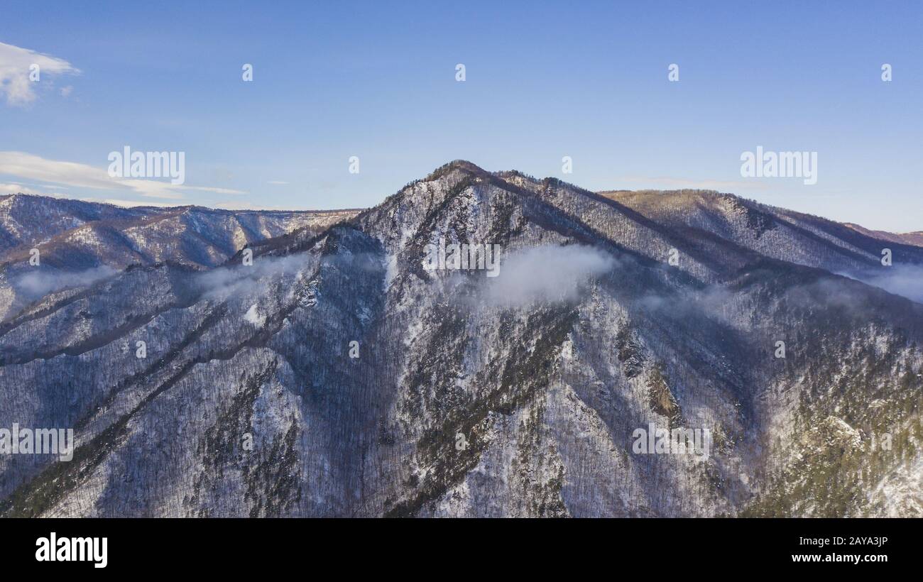 Altopiano Lagonaki nel Caucaso occidentale. Antenna vista montagna nella luce del mattino. Foto Stock