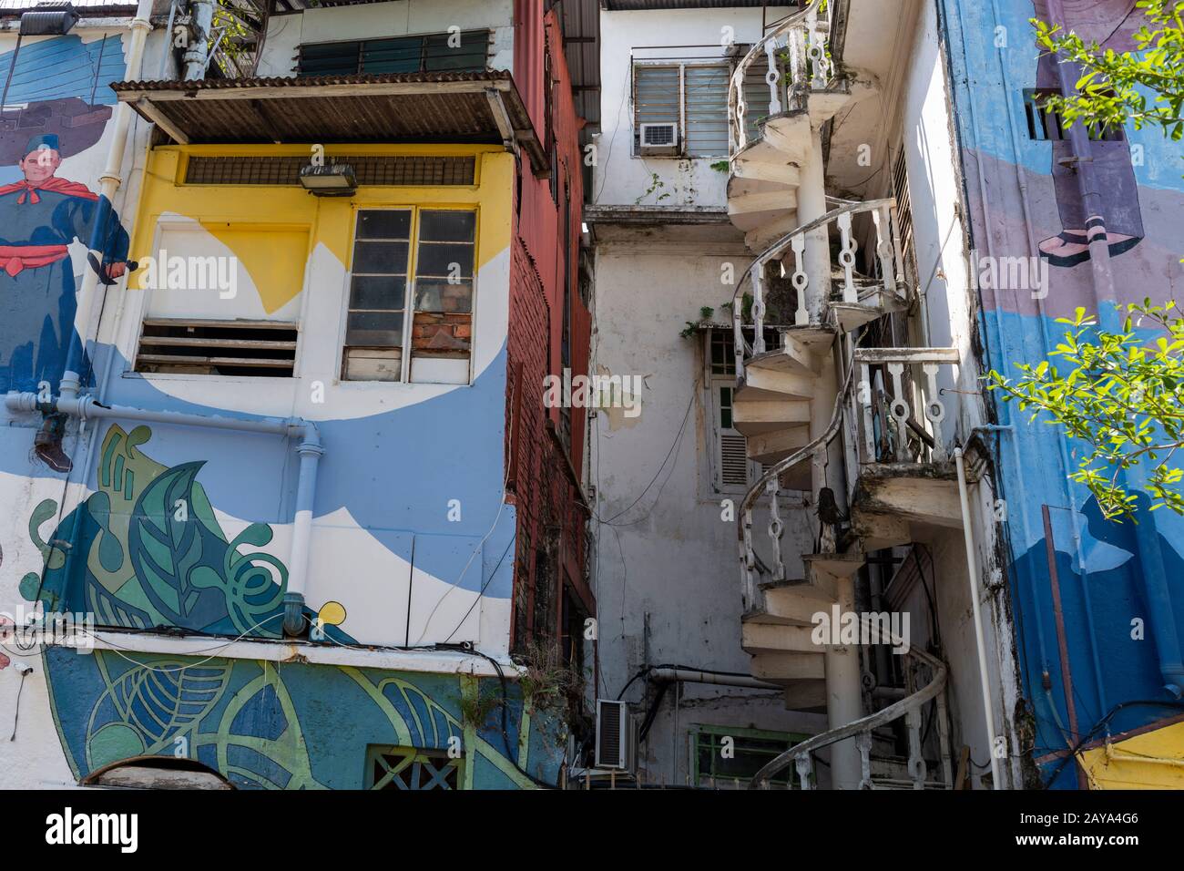 Case dai colori vivaci sul fiume Melaka a Melacca, Malesia. Foto Stock