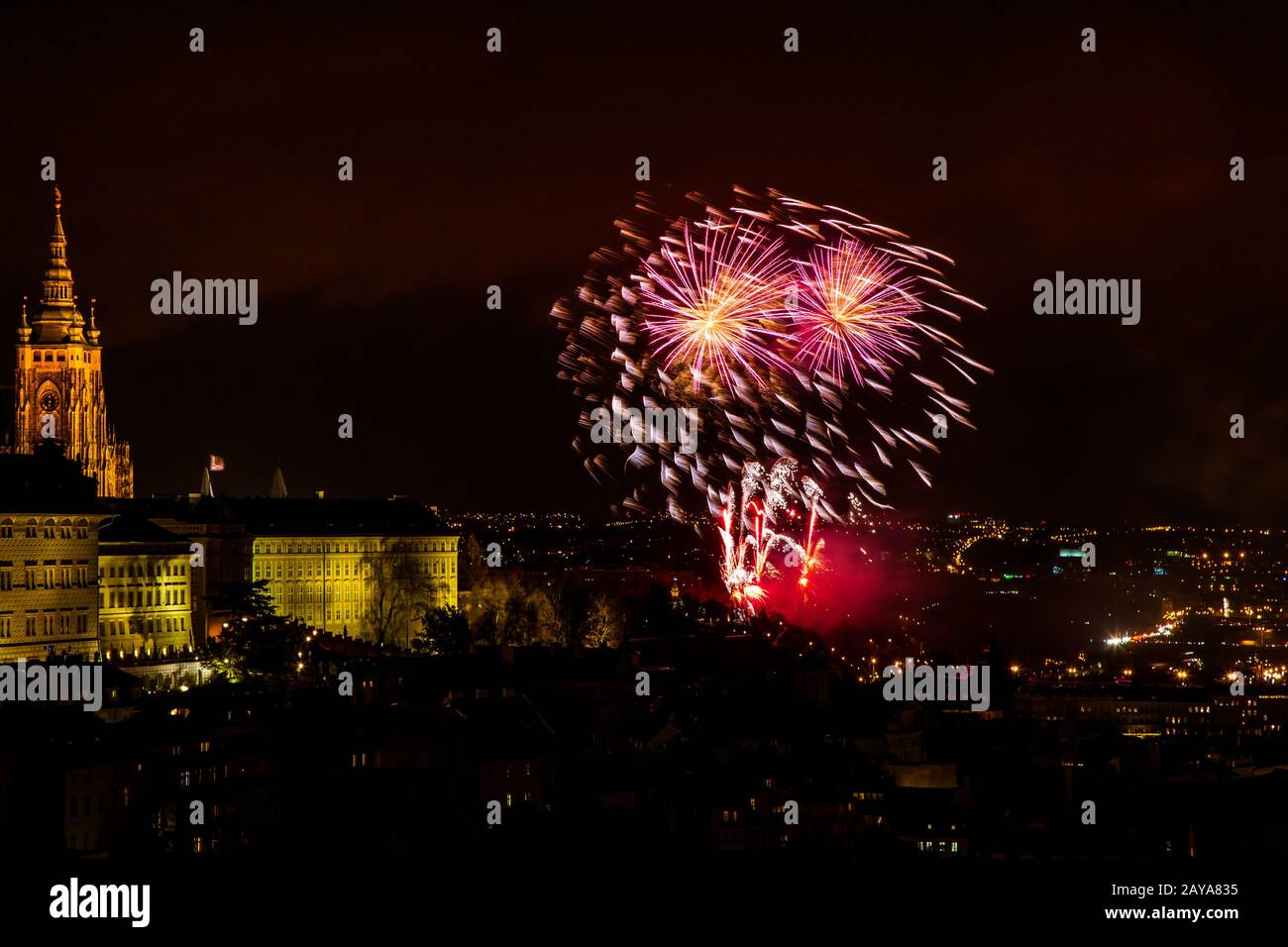 Fuochi d'artificio di Capodanno a Praga Foto Stock