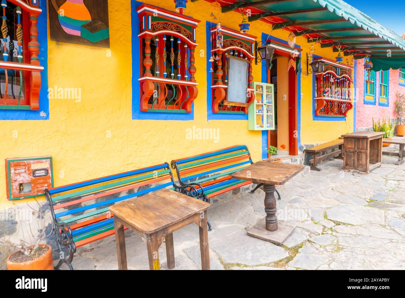 Casa colombiana tradizionale colorata Foto Stock