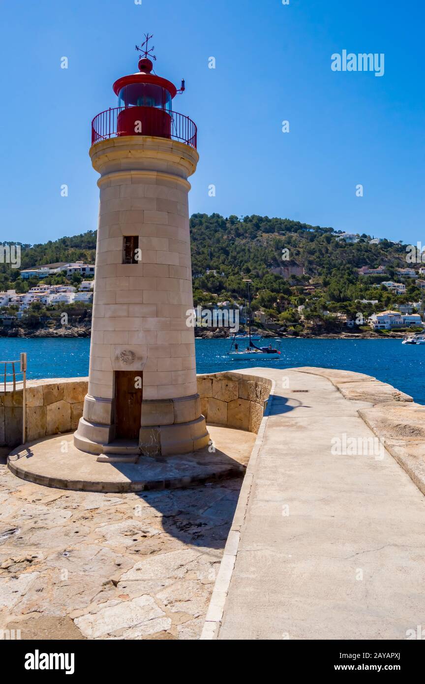 primo piano del faro della città di andratx a nord-ovest dell'isola Foto Stock