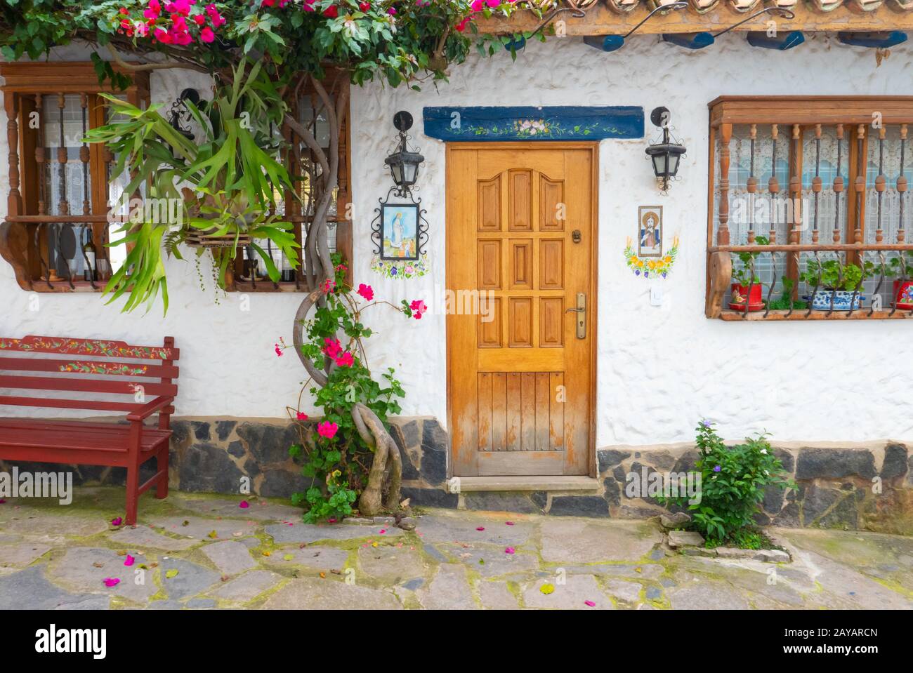Tenza tipica casa coloniale vista esterna Foto Stock