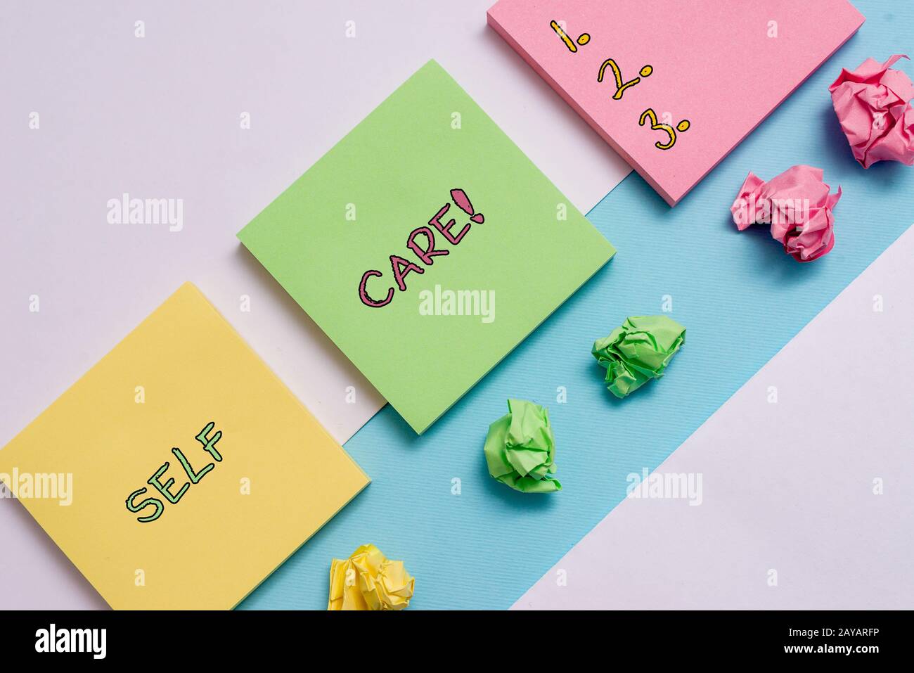 Scrittura a mano di testo Self Care. Concetto che significa pratica di agire per preservare o migliorare la propria salute Nota documenti e sta Foto Stock
