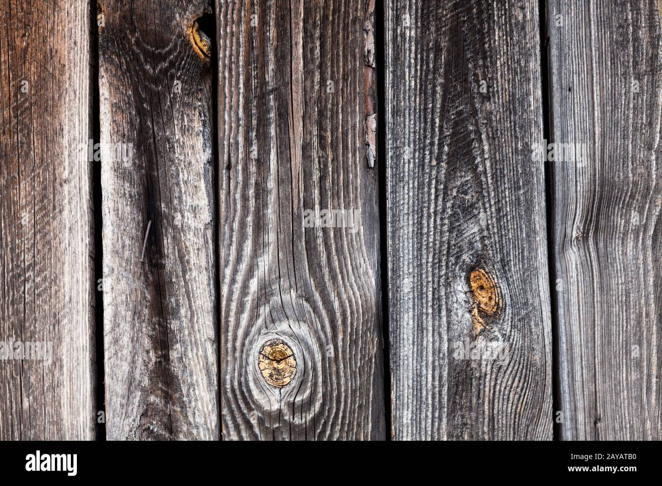 Struttura in legno naturale scuro legno sfondo. Pannelli vecchi grunge retro vintage texture. Grande legno verticale assi paesaggio arrugginito Foto Stock