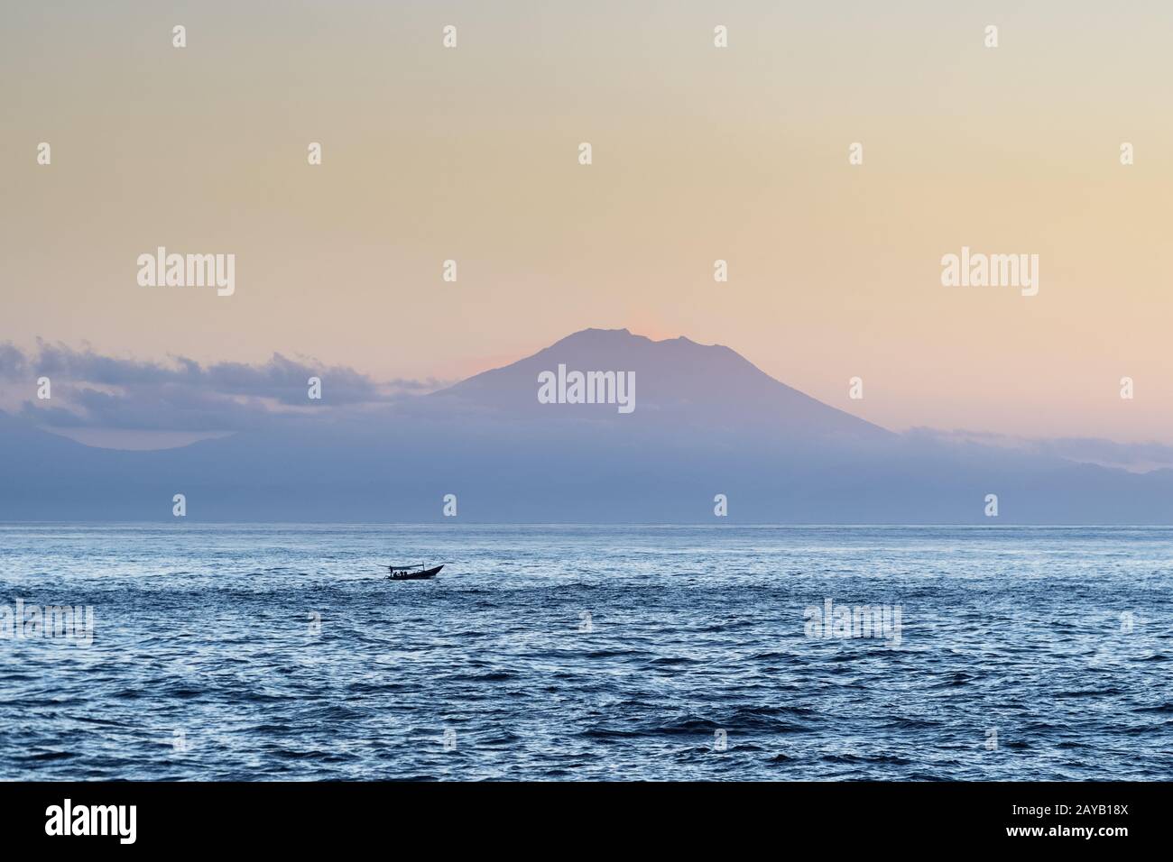 Vulcano Monte Agung all'alba Foto Stock