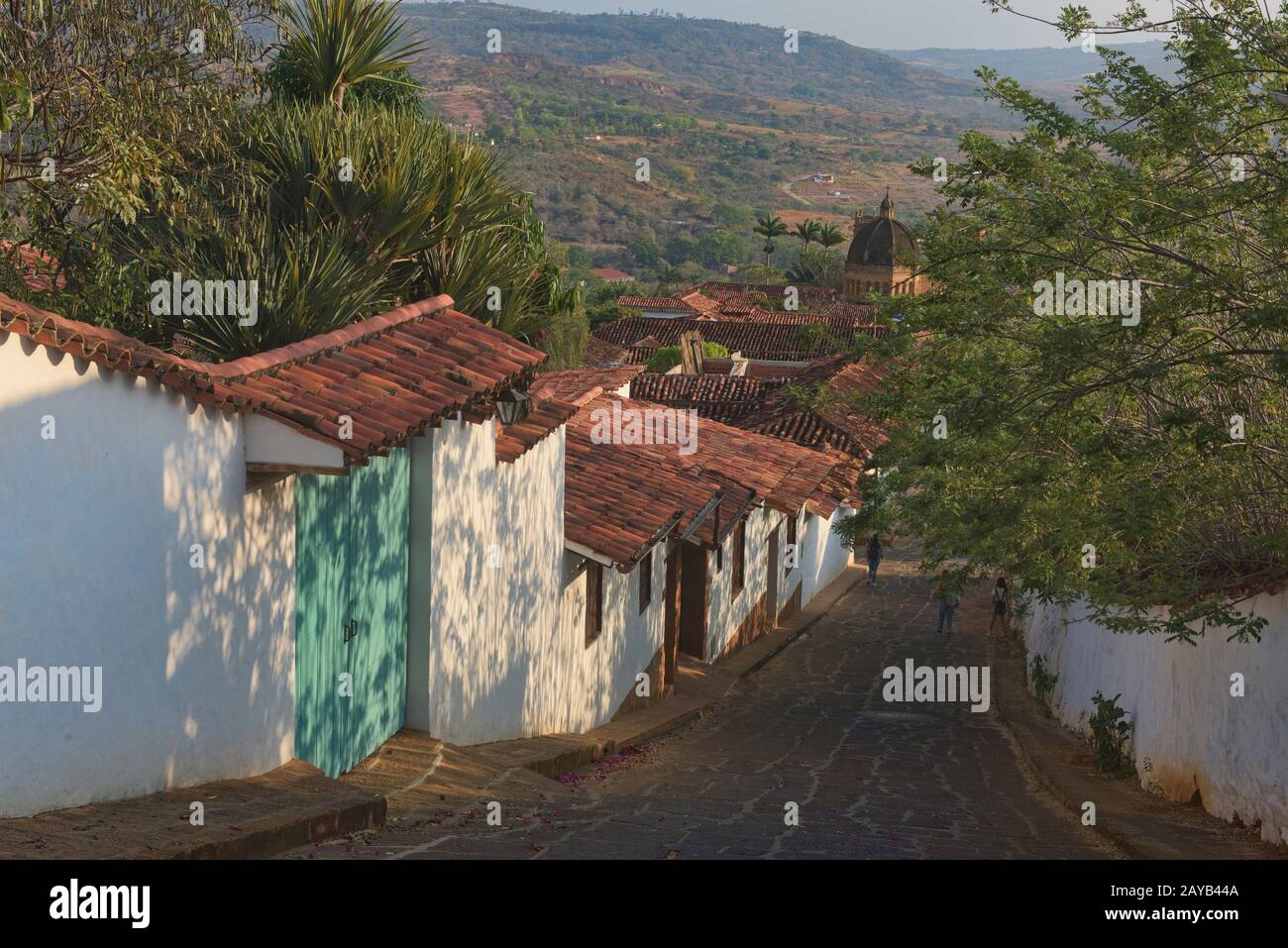 Tetti di tegole rosse e strade acciottolate, Barichara, Santander, Colombia Foto Stock