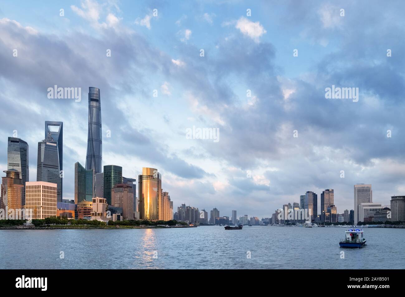 Shanghai città al crepuscolo Foto Stock