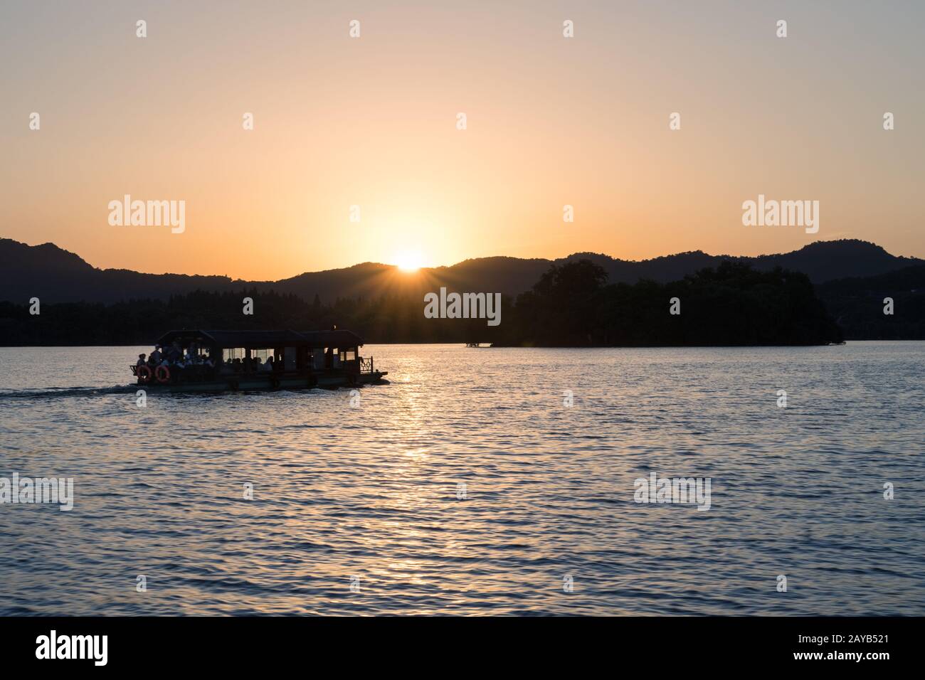 Hangzhou west lake in sunset Foto Stock