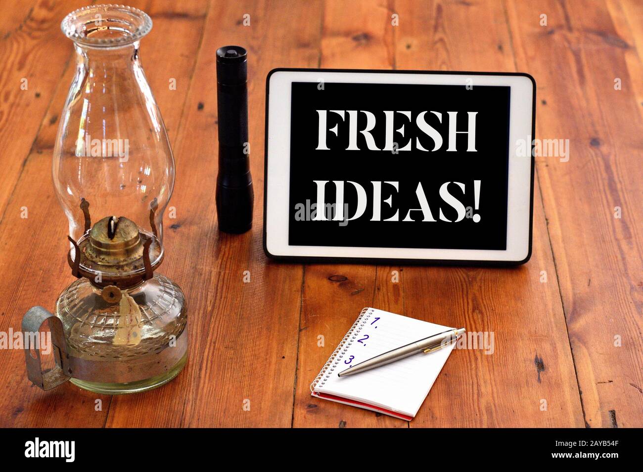 Testo di scrittura di parole idee fresche. Concetto di business per pensiero o suggerimento come ad un possibile corso d'azione scrivere attrezzature p Foto Stock