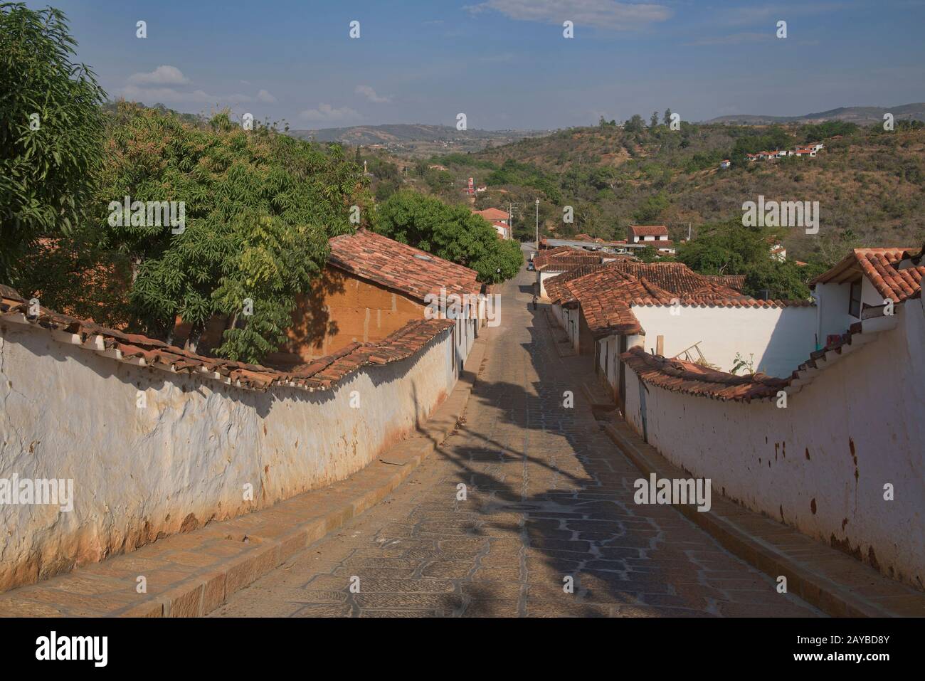 Tetti di tegole rosse e strade acciottolate, Barichara, Santander, Colombia Foto Stock