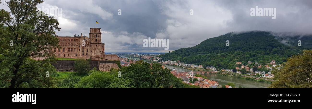 Panorama del Palazzo di Heidelberg e della città medievale di Heidelberg, Germania Foto Stock