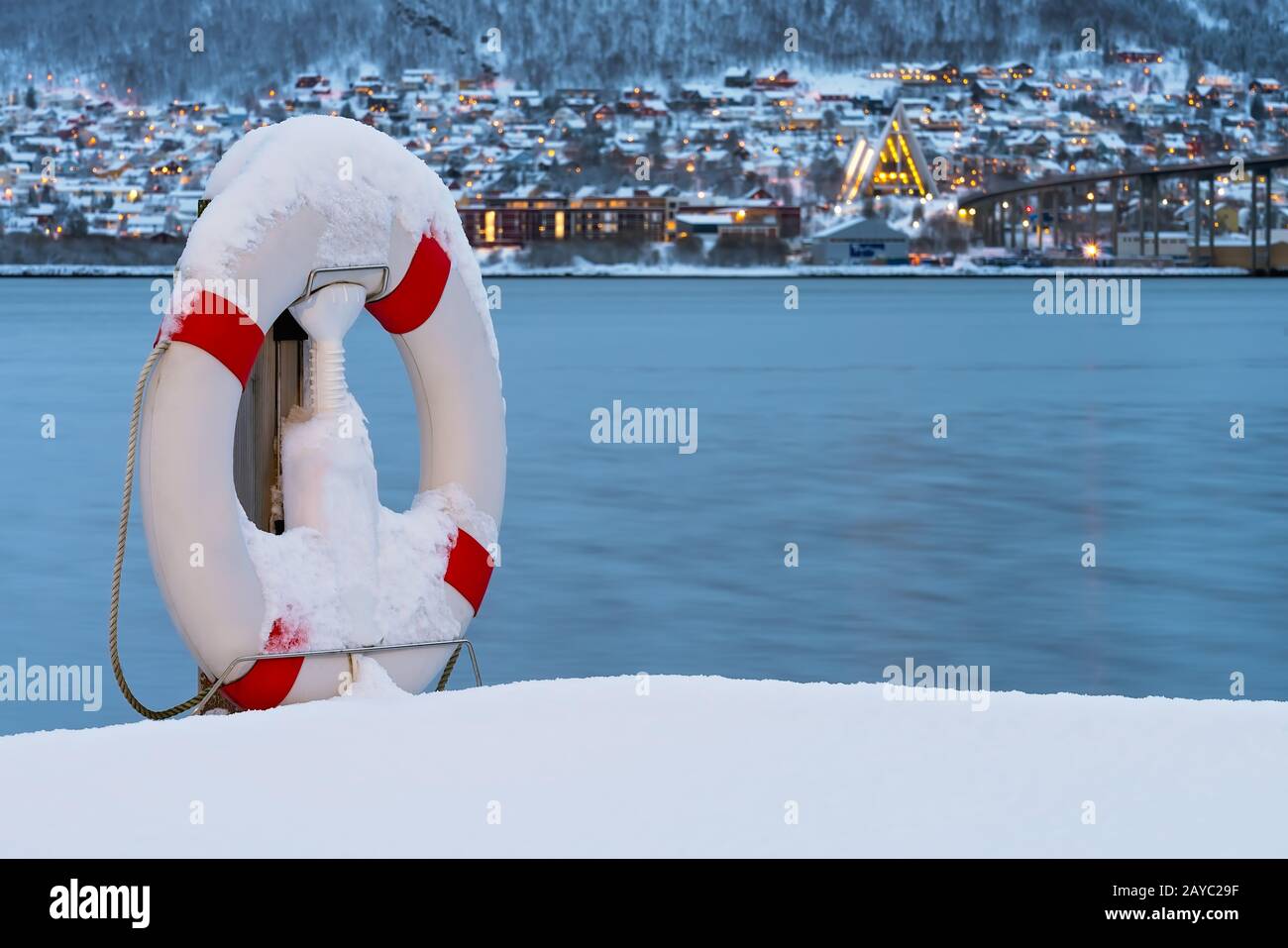 Lifebuoy coperto di neve Foto Stock