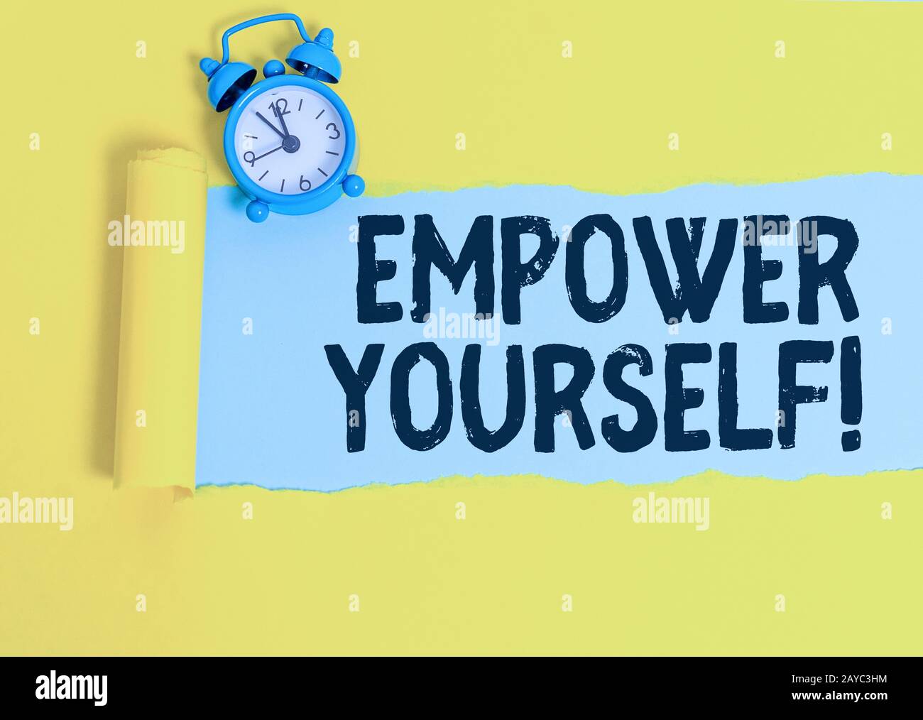 Testo di scrittura di parole Empower voi stessi. Concetto di affari per prendere il controllo dei nostri obiettivi di regolazione di vita e fare le scelte. Foto Stock