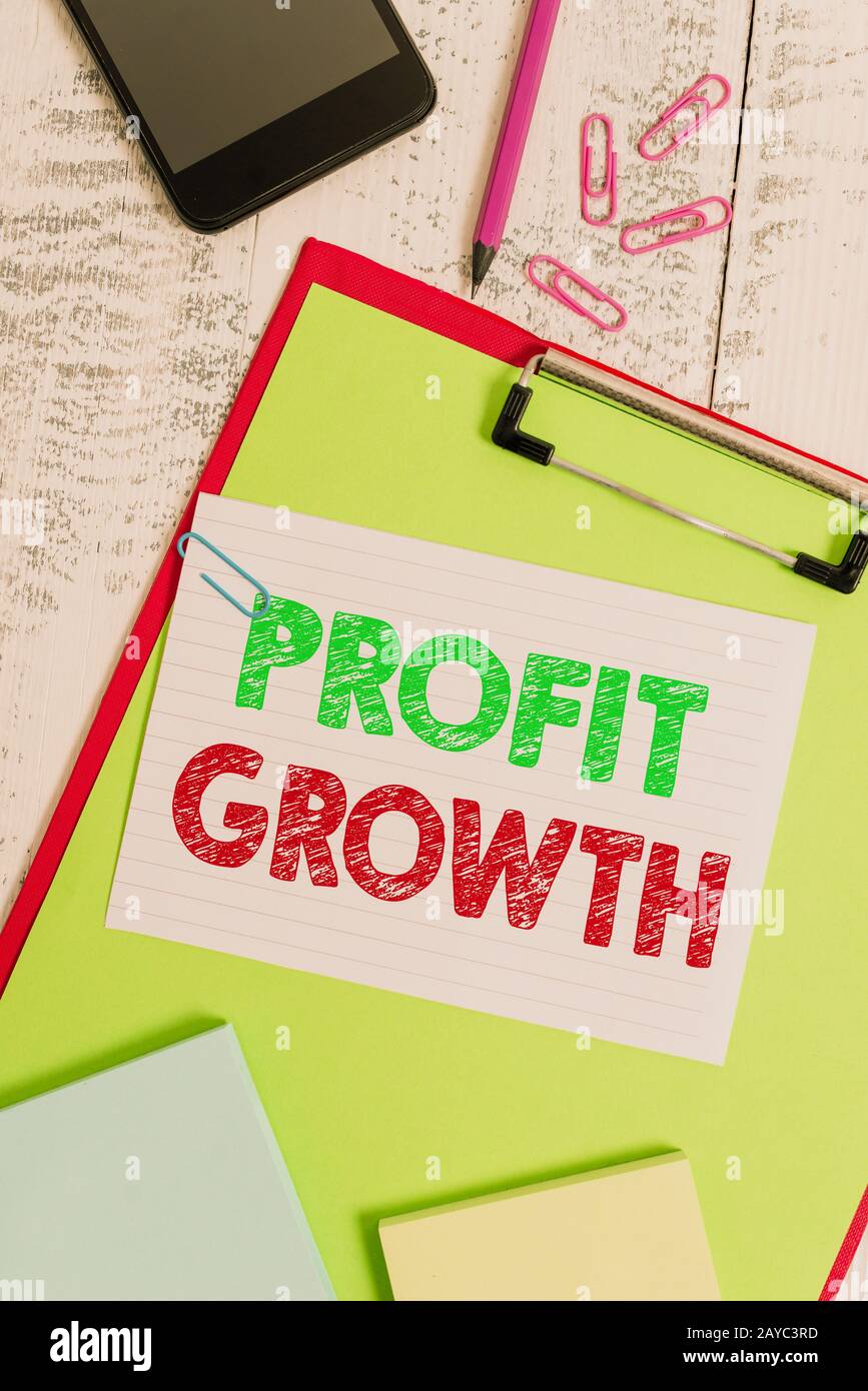 Scrittura di parole la crescita di profitto di testo. Concetto di business per gli obiettivi interrelazione delle quote di mercato complessive del reparto vendite foglio PE Foto Stock