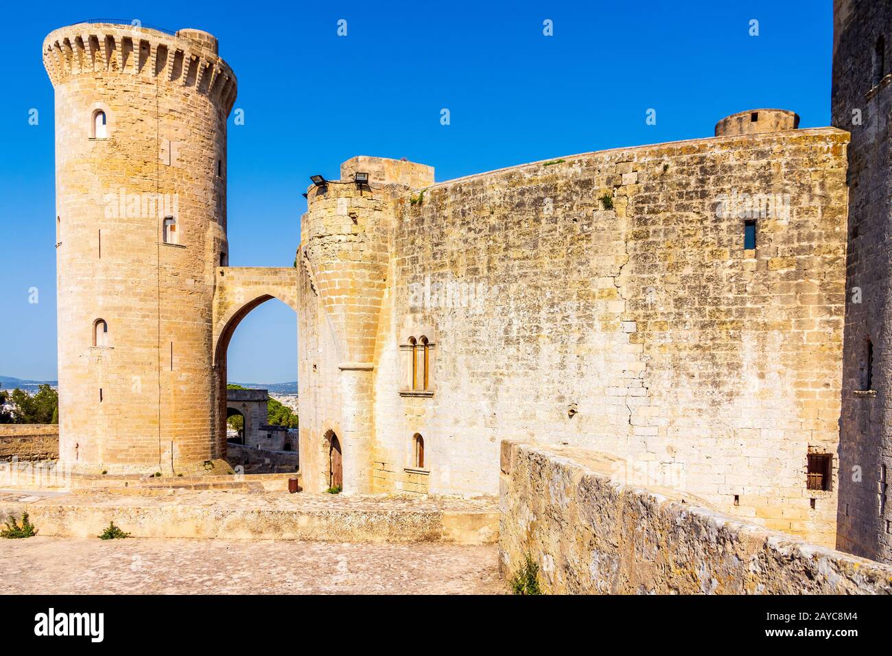 Castell de Bellver, cielo blu, Palma di Maiorca, Spagna Foto Stock